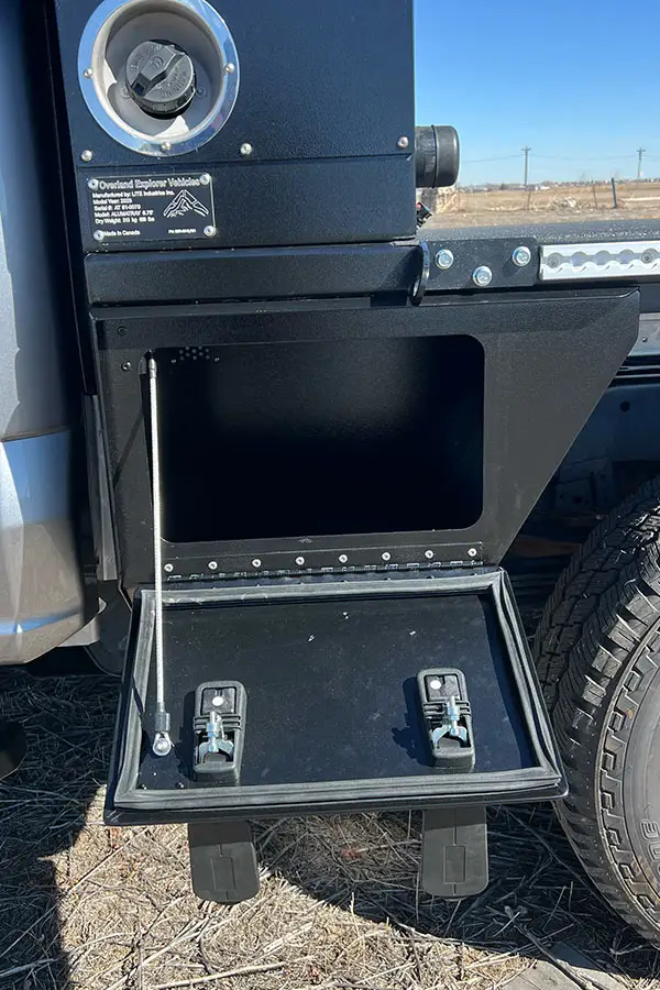 Aluma Tray 6.75’ driver side view