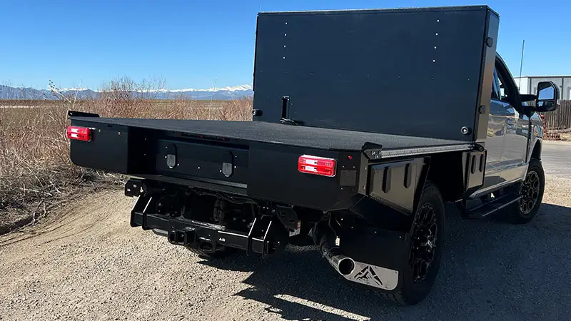 Aluma Tray 6.75’ bed surface and L-track detail
