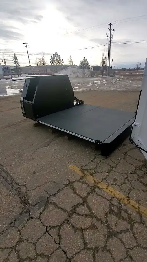 Aluma Tray 9 HD tie-down anchor detail