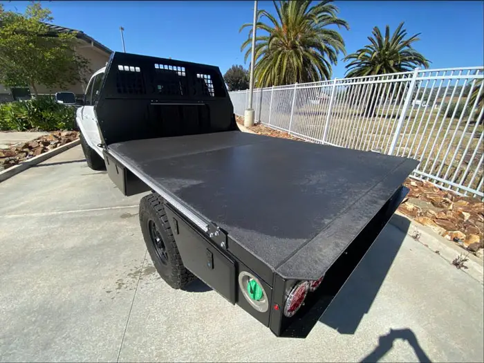 Aluma Tray 9 HD bed surface and rail detail